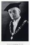 105358 Portret van prof. V.J. Koningsberger, geboren 1905, hoogleraar in de plantkunde aan de Utrechtse hogeschool ...